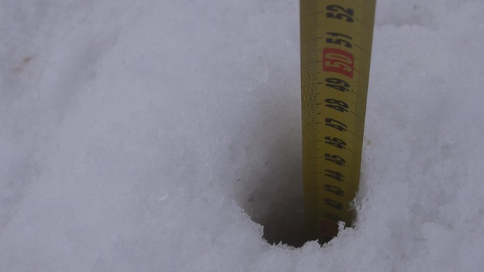 Na meranie snehu na svahoch využívajú rôzne prostriedky. 