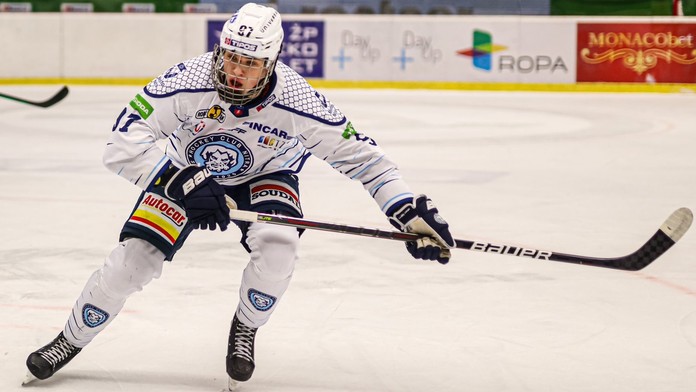 Má ojedinelý rituál, na MS herne explodoval. Talent z Oravy môže byť skrytým drahokamom NHL draftu