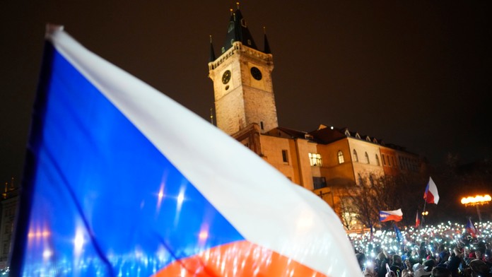 Volebné miestnosti v Česku sa zatvorili. Účasť v prezidentských voľbách bude vysoká