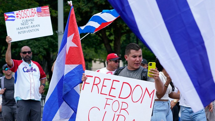 Na protestoch zadržali desiatky ľudí vrátane novinárov a aktivistov