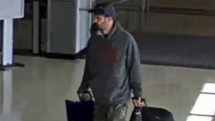 Marc Muffley je obvinený z držby výbušniny na letisku.