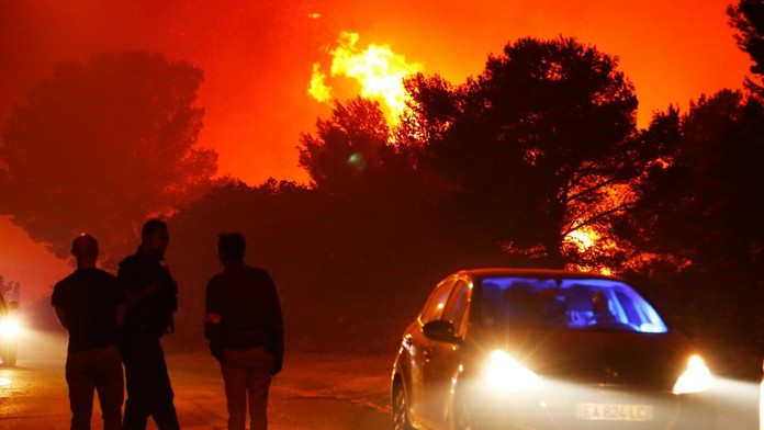 Marseille ohrozuje požiar.