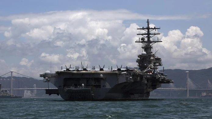 Americká lietadlová loď USS Ronald Reagan.