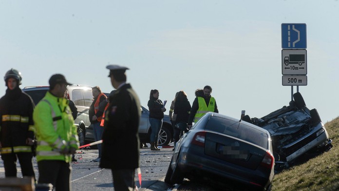 Hromadna nehoda na R1.