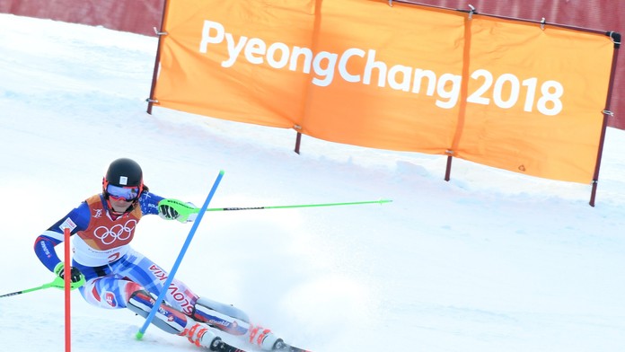 Rakúsky lyžiar Matthias Mayer sa teší z triumfu v super-G na ZOH 2018.