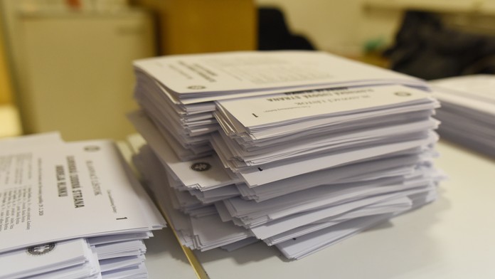 Hlasovacie lístky pre voľby poštou.