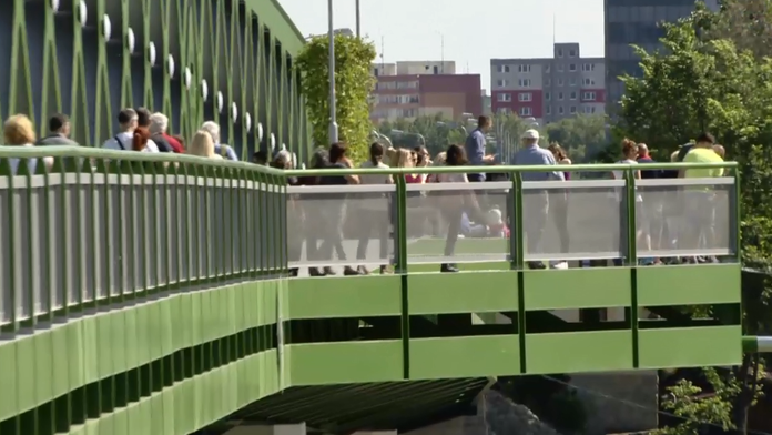 Ľudia na Starom moste