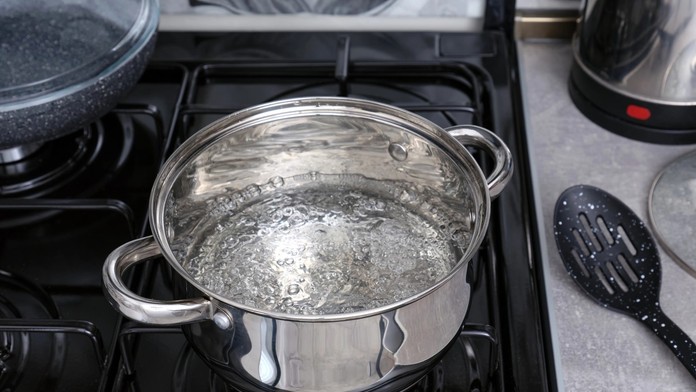 Hádka pre roztopený nanuk sa skončila tragédiou. Dôchodkyňa (90) na smrť ubila kamarátku (†77) hrncom