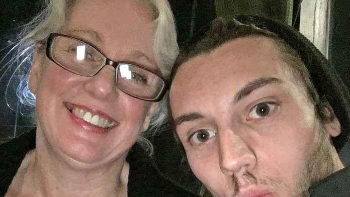 Mama a syn? Nie, len o 30 rokov mladší milenec, s ktorým konečne vie, čo je vášeň