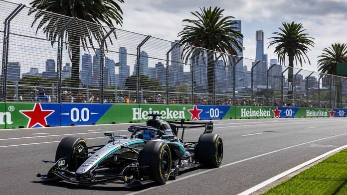 VIDEO: Hrozivý úvod sezóny, Verstappen nezvládol hneď prvú zákrutu. Kvalifikáciu v Austrálii ovládol Mercedes