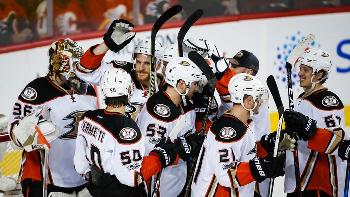 Hokejisti Anaheimu Ducks sa tešia z postupu do konferenčného finále.