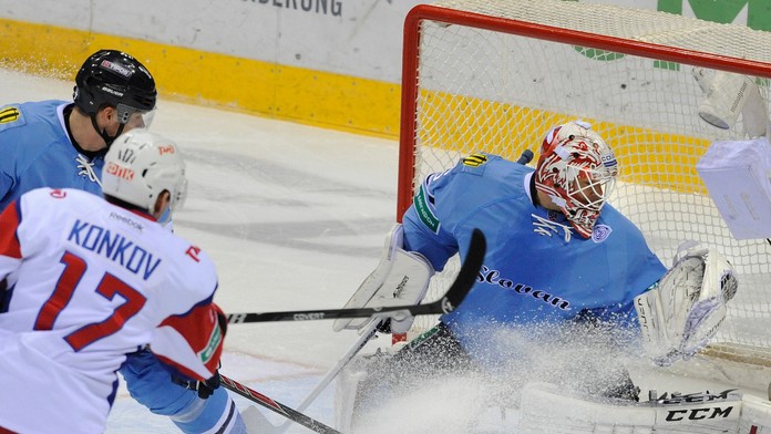 Brankár Johan Backlund v akcii