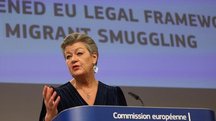 Európska komisia sa pýta Maďarska, ako chce po zmene pravidiel zabrániť vstupu ruských špiónov