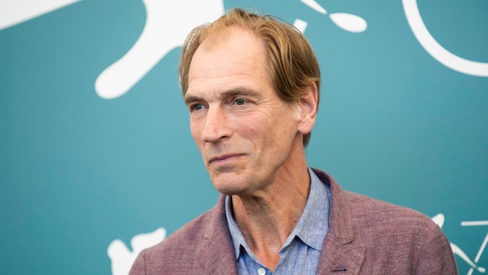 Na snímke herec Julian Sands.