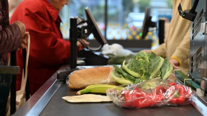 Tovar na paletách a v ponuke menej známe značky. Diskont otvára na Slovensku nové predajne