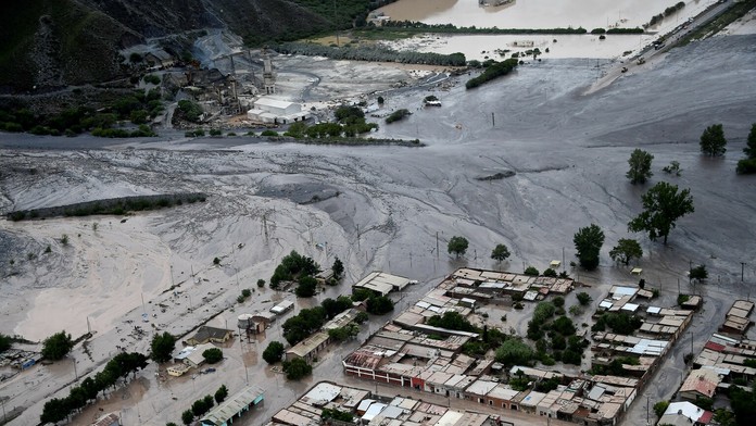 Zosuv pôdy pochoval veľkú časť mesta Volcano.