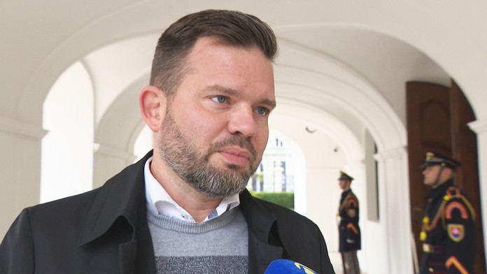 Hovorca prezidentky Čaputovej vyhlásil, že je gay. Verím, že to môže pomôcť, tvrdí Strižinec