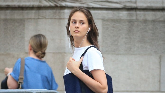 SNS žiada Šutaja Eštoka o preverenie údajného slovenského občianstva dedičky Jeffreyho Epsteina