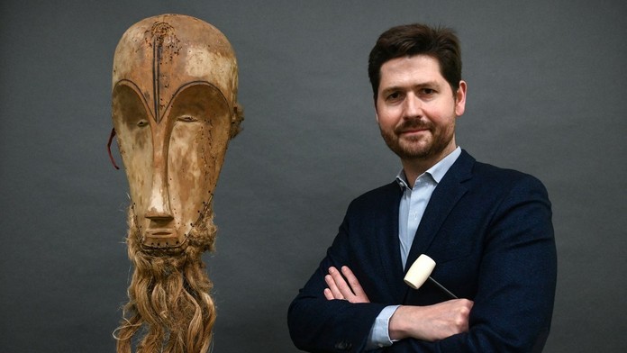 Obchodník s umením vybabral s dôchodcami. Za vzácnu masku im dal pár eur, predal ju za rozprávkovú sumu