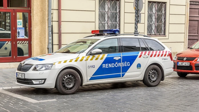 Hrôza v Budapešti: Ošetrovateľ zbieral časti tiel, niektoré mali skončiť na tanieri. Vykrádal aj slovenské cintoríny