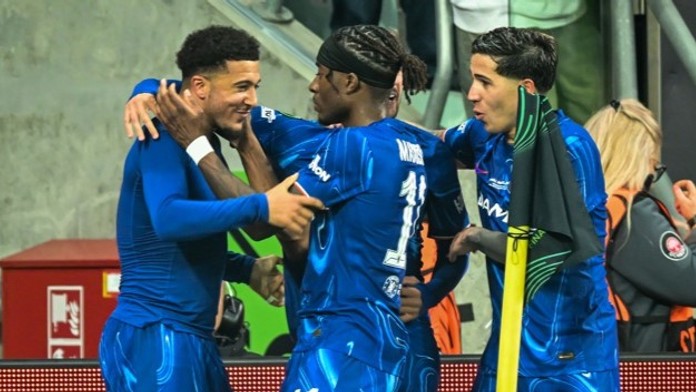 Favorizovaná Chelsea zvládla finále Konferenčnej ligy. Rozhodol úžasný druhý polčas v podaní Londýnčanov