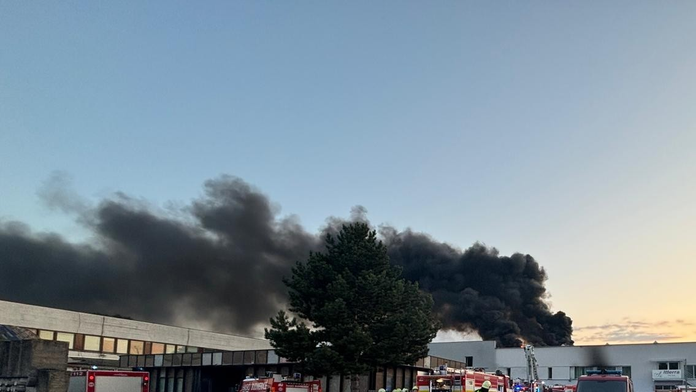 Požiar haly v obci Báhoň