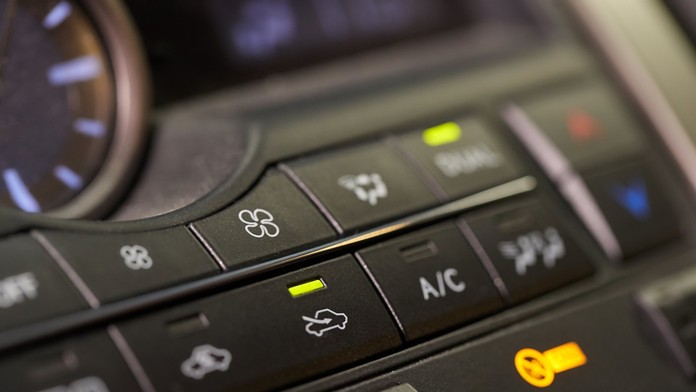 Túto chybu opakuje aj mnoho Slovákov. Jedno tlačidlo v aute vám vie za pár sekúnd narobiť veľké problémy