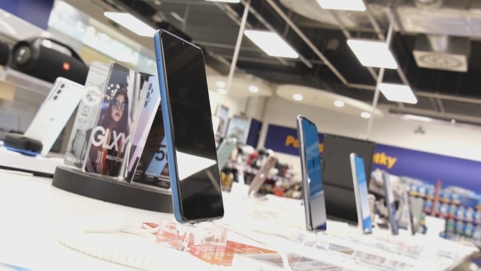 Čipová kríza zasiahla už aj elektroniku.