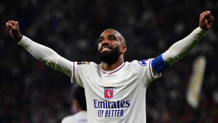 Opúšťa potápajúcu sa loď. Opora Lyonu posilní nováčika saudskoarabskej ligy