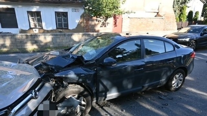 Čelná zrážka dvoch áut v Malackách: Žena svoju 6-ročnú dcéru nepripútala, dievčatko s ťažkými zraneniami previezli do nemocnice