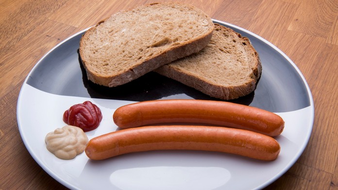 Slováci párky milujú, no pri ich varení robia zásadné chyby. Takto popukajú a navyše sa môžu stať karcinogénne