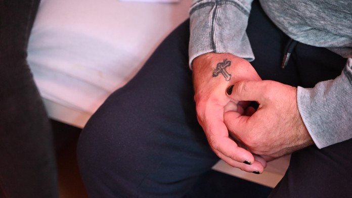 Pre alkohol prišiel o rodinu aj domov. Teraz sa pripravujem na krst, vraví 52-ročný Karol (príbeh)