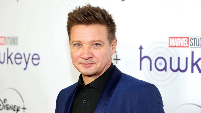 Prvá fotografia po hrozivej nehode. Jeremy Renner poslal odkaz z nemocnice