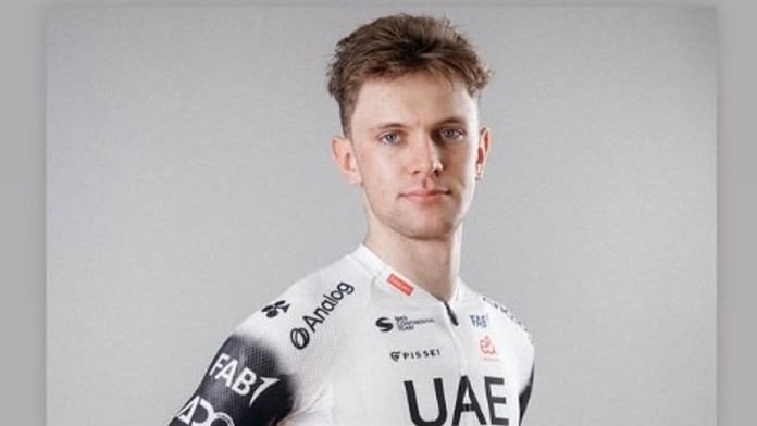 Matthias Schwarzbacher v drese UAE Emirates