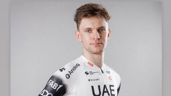 Matthias Schwarzbacher v drese UAE Emirates