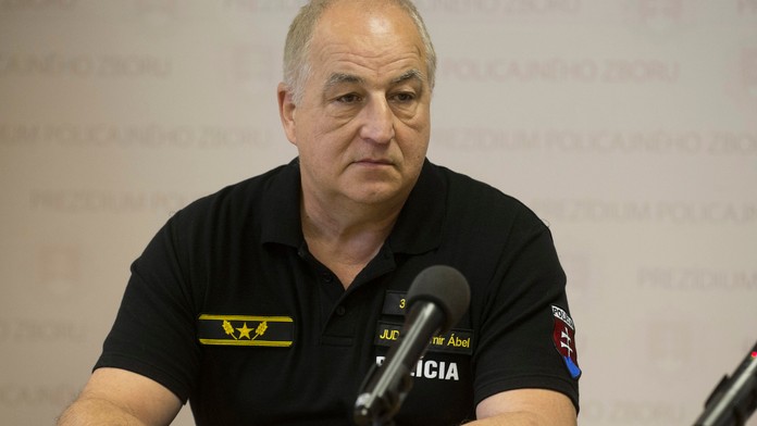 Viceprezident Policajného zboru gen. Ľubomír Ábel  počas tlačovej konferencie.