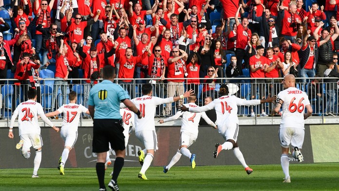 Lionel Messi z Barcelony oslavuje gól do siete Liverpoolu v prvom semifinále LM.