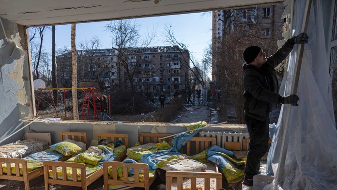 FOTOGRAFIE TÝŽDŇA: Ukrajinské mestá sa pomaly menia na trosky, no život ide ďalej