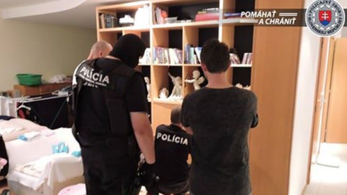 Naka zadržala štyri osoby.