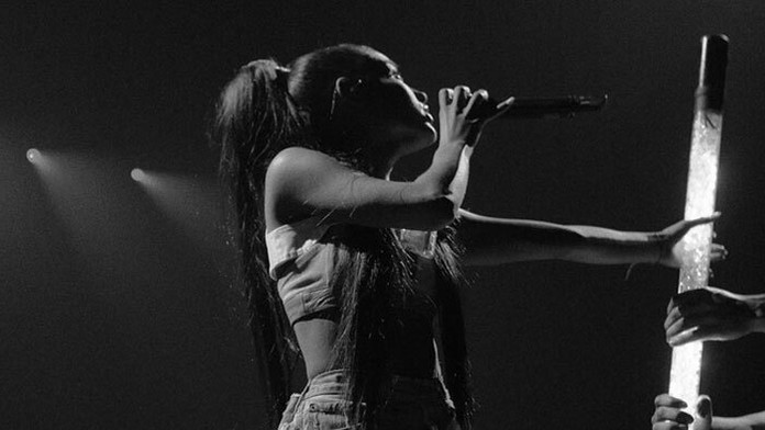 Ariana Grande počas svetového turné Dangerous Woman