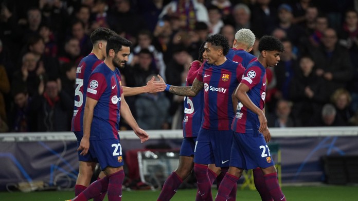 Barcelona si na návrat do domovského stánku bude musieť počkať. Otvorenie štadióna odložili