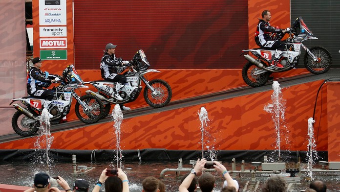 Zlatanovu sochu odpílili.