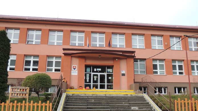 Na snímke Základná škola Župkov v okrese Žarnovica