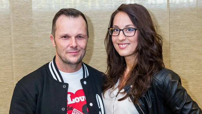 Gavin požiadal priateľku o ruku gigantickým nápisom v snehu. 