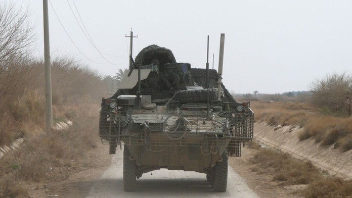 Armádny konvoj Stryker.jpg