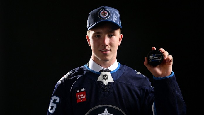 Výrazne prispel k titulu majstra sveta, bol elitným centrom Švédska. Obrovský talent podpísal zmluvu v NHL
