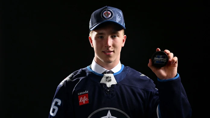 Výrazne prispel k titulu majstra sveta, bol elitným centrom Švédska. Obrovský talent podpísal zmluvu v NHL
