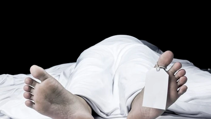 Ženu vyhlásili za mŕtvu. Keď ju pred pohrebom prišla pozrieť rodina, akoby zázrakom ožila