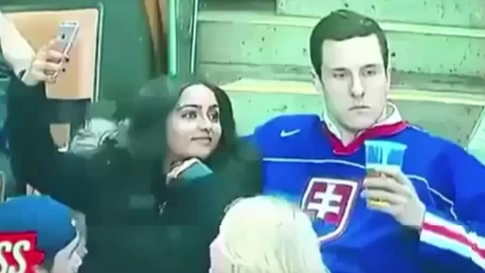 Výzva Kiss cam v podaní slovenského fanúšika.