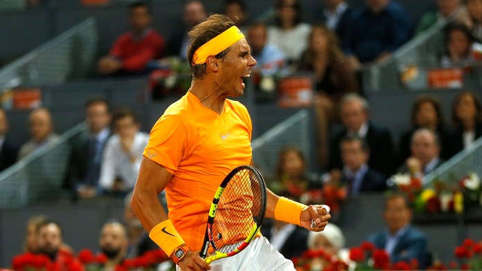 Rafael Nadal sa raduje po víťazstve proti Argentínčanovi Diegovi Schwartzmannovi v osemfinále dvojhry na turnaji ATP v Madride.